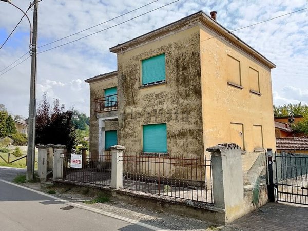 casa indipendente in vendita a Montalto Pavese