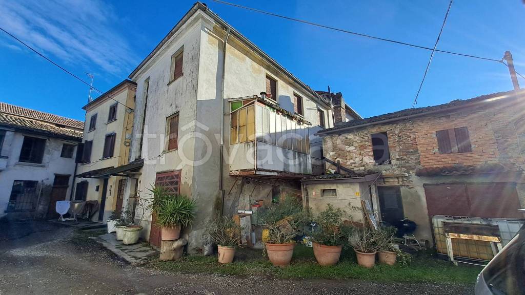 casa indipendente in vendita a Montalto Pavese