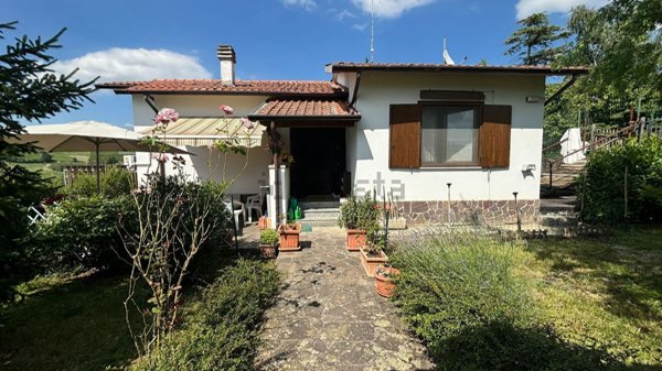 casa indipendente in vendita a Montalto Pavese