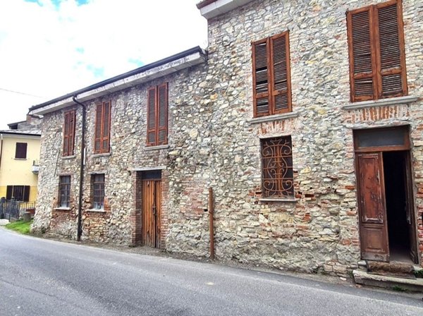 esavano in vendita a Montalto Pavese