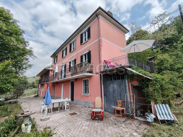casa indipendente in vendita a Montalto Pavese in zona Molgheto