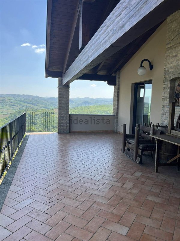 casa indipendente in vendita a Montalto Pavese in zona Pezzolo