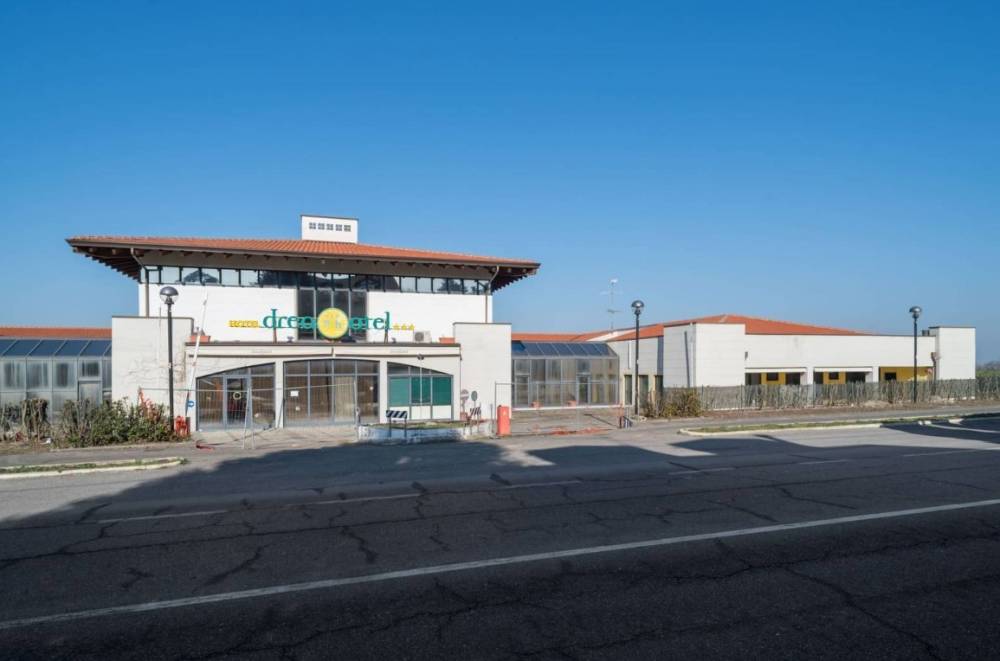locale commerciale in vendita a Montebello della Battaglia