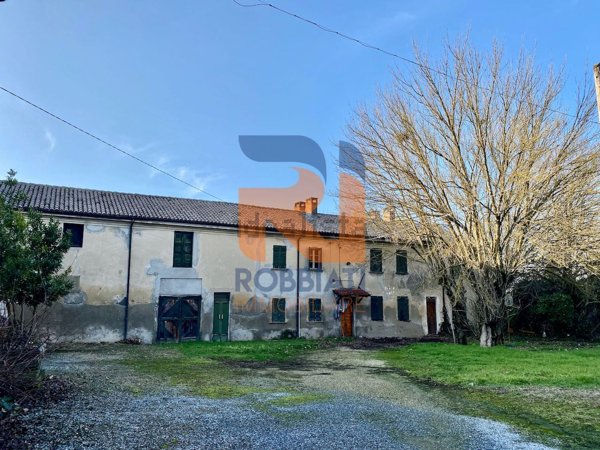 pentavano in vendita a Montebello della Battaglia