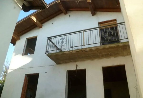 casa indipendente in vendita a Montebello della Battaglia in zona Sgarbina
