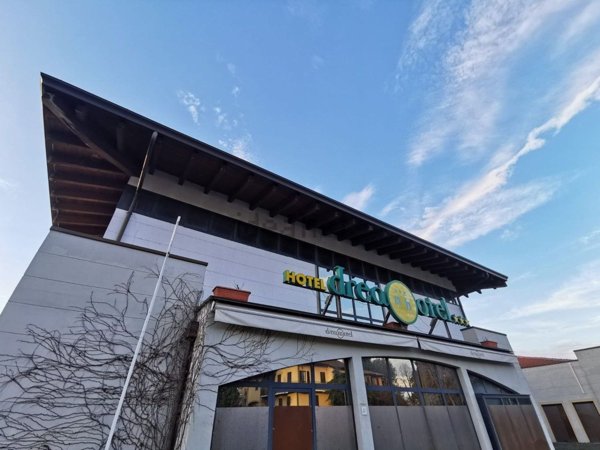 albergo in vendita a Montebello della Battaglia