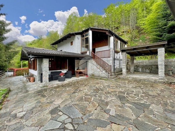 casa indipendente in vendita a Lemie in zona Saletta