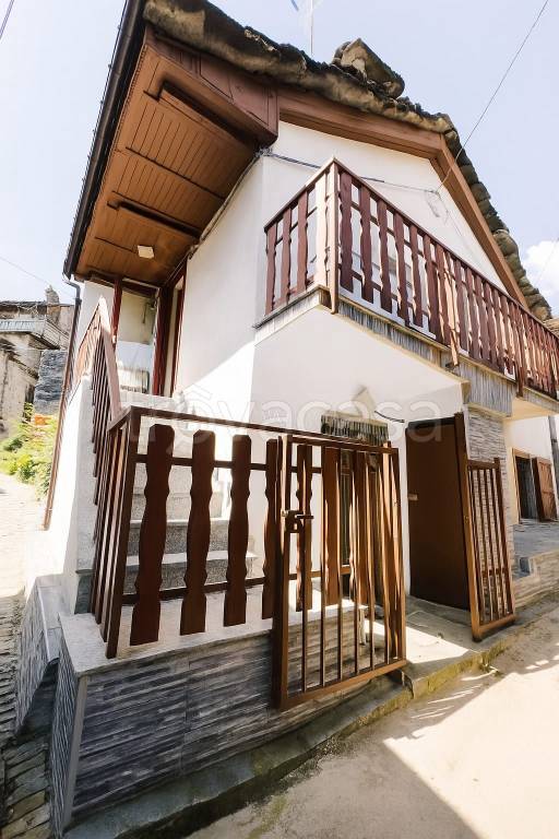 casa indipendente in vendita a Lemie