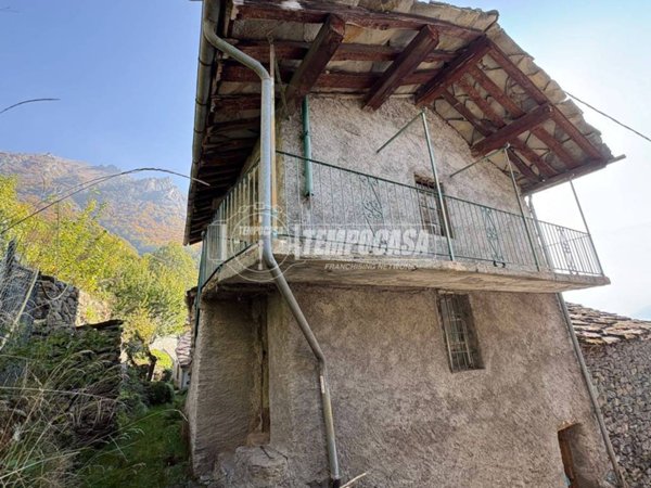 casa indipendente in vendita a Lemie