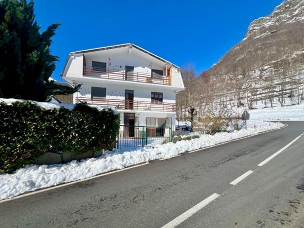 casa semindipendente in vendita a Lemie in zona Saletta