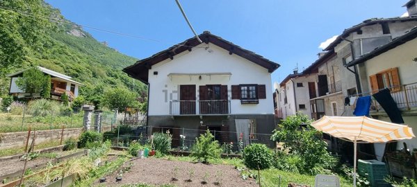casa indipendente in vendita a Lemie in zona Villa di Lemie