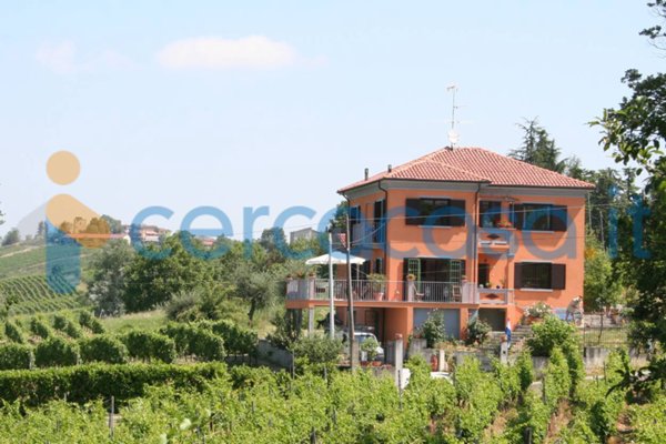 casa indipendente in vendita a Montecalvo Versiggia