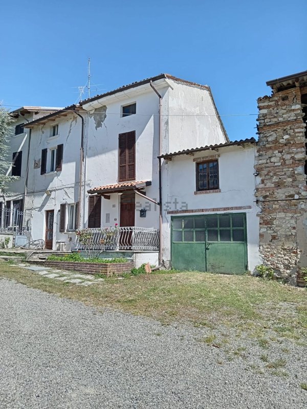 pentavano in vendita a Montecalvo Versiggia
