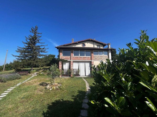 casa indipendente in vendita a Montecalvo Versiggia