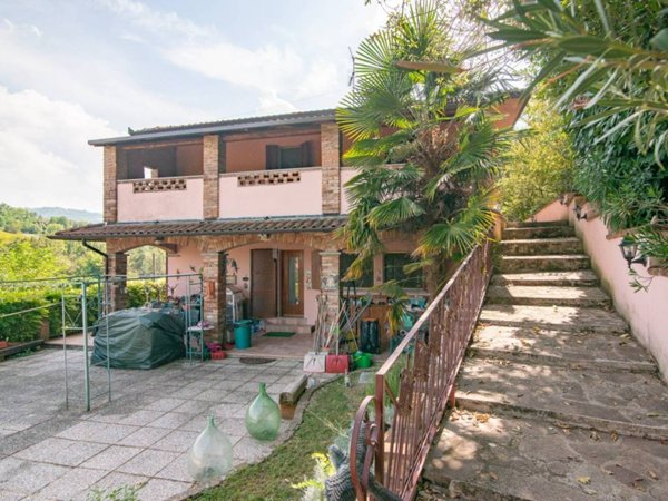 casa indipendente in vendita a Montecalvo Versiggia