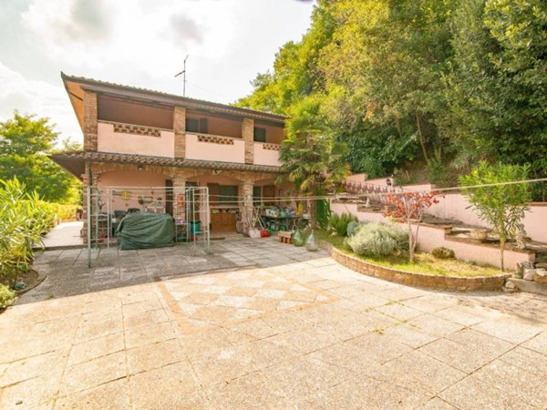 casa indipendente in vendita a Montecalvo Versiggia