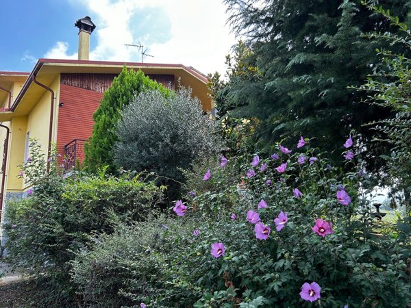 casa indipendente in vendita a Montecalvo Versiggia
