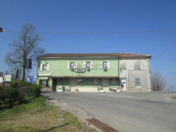 casa indipendente in vendita a Montecalvo Versiggia