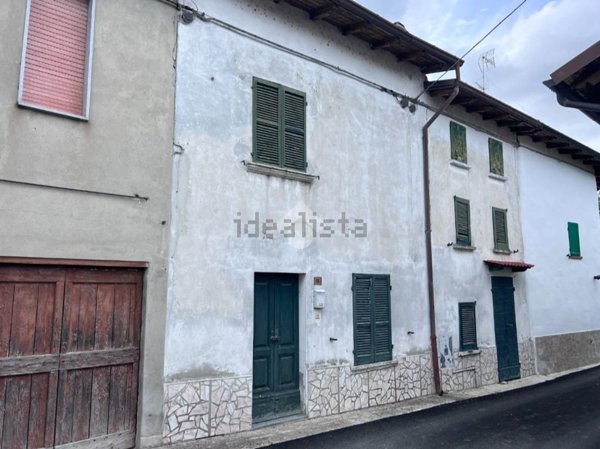 casa semindipendente in vendita a Montecalvo Versiggia