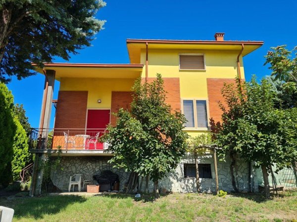 casa indipendente in vendita a Montecalvo Versiggia