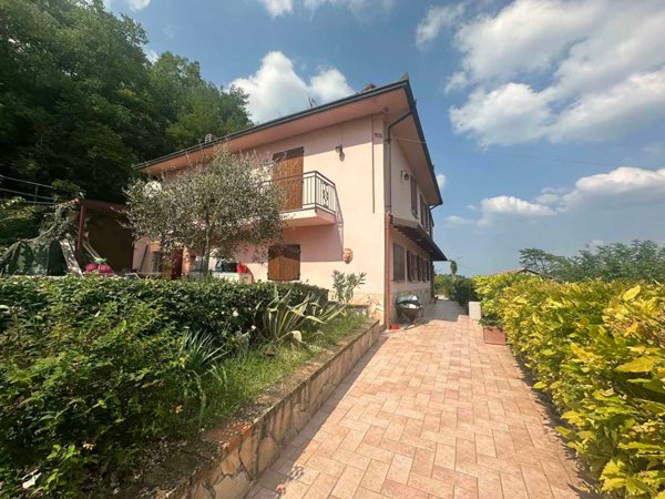 casa indipendente in vendita a Montecalvo Versiggia