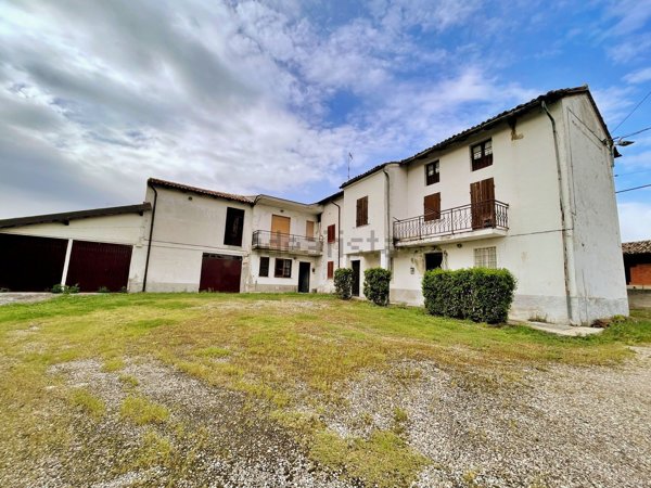 casa indipendente in vendita a Montecalvo Versiggia in zona Francia