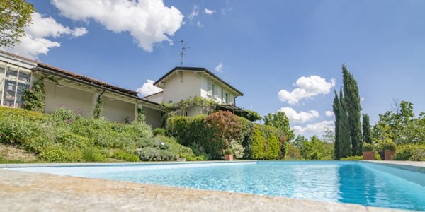 casa indipendente in vendita a Montecalvo Versiggia