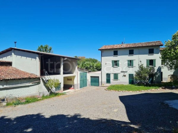 casa indipendente in vendita a Montecalvo Versiggia