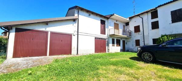 casa indipendente in vendita a Montecalvo Versiggia