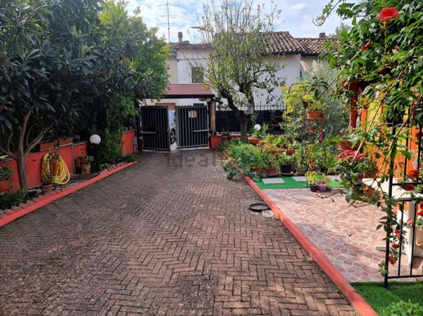 casa indipendente in vendita a Montecalvo Versiggia in zona Michelazza