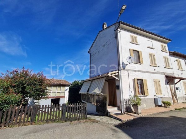 casa indipendente in vendita a Montecalvo Versiggia