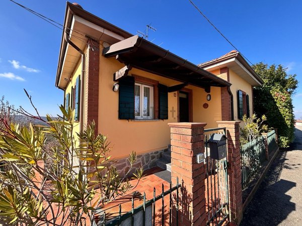 casa indipendente in vendita a Montecalvo Versiggia in zona Bagarello