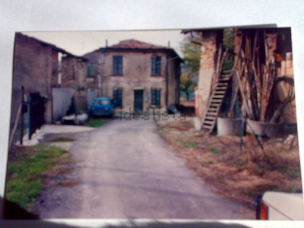 negozio in vendita a Montecalvo Versiggia