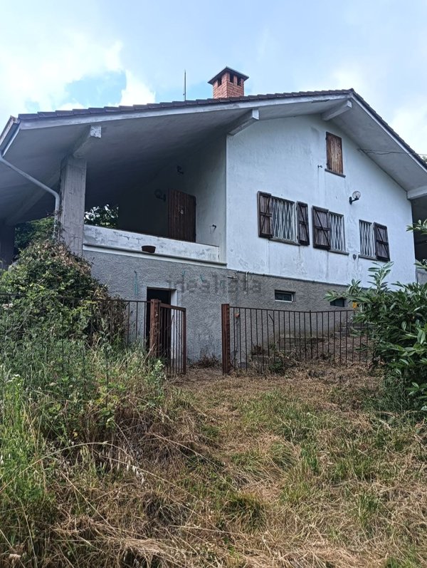 casa indipendente in vendita a Montecalvo Versiggia