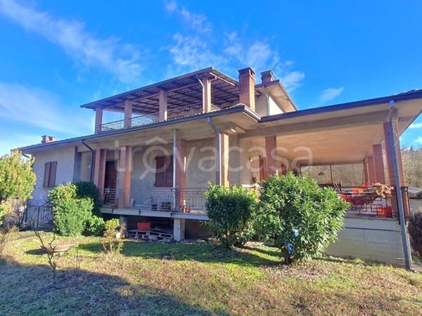 casa indipendente in vendita a Montecalvo Versiggia