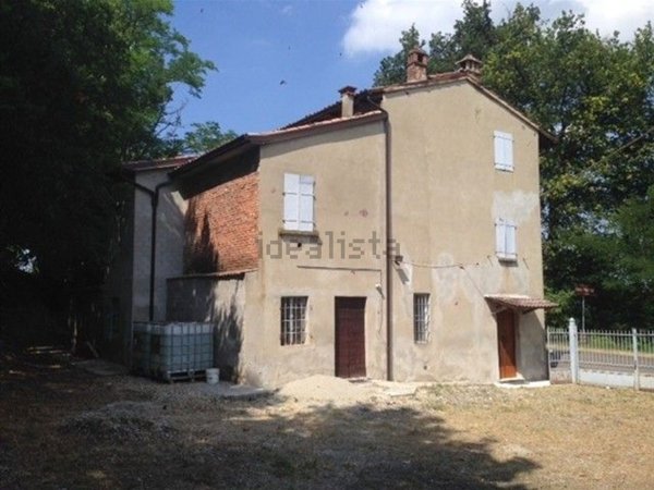 casale in vendita a Montecalvo Versiggia