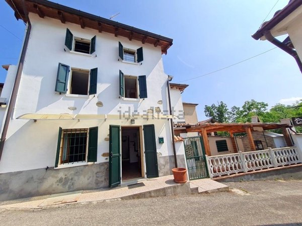 casa indipendente in vendita a Montecalvo Versiggia