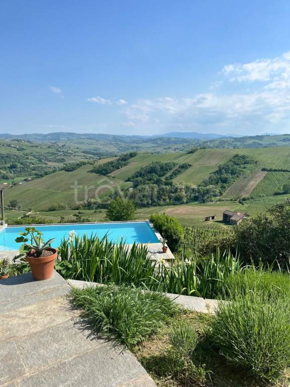casa indipendente in vendita a Montecalvo Versiggia