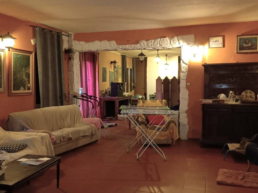 casa indipendente in vendita a Montecalvo Versiggia in zona Francia