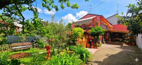 casa indipendente in vendita a Montecalvo Versiggia