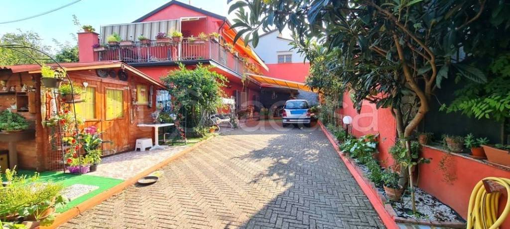 casa indipendente in vendita a Montecalvo Versiggia in zona Francia