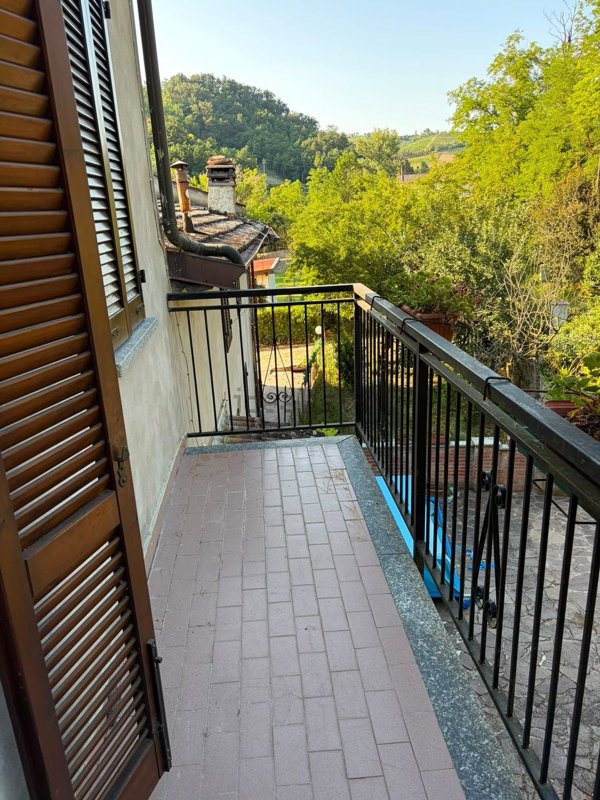 casa indipendente in vendita a Montecalvo Versiggia in zona Francia