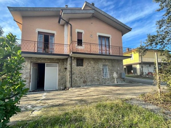 casa indipendente in vendita a Montecalvo Versiggia in zona Francia
