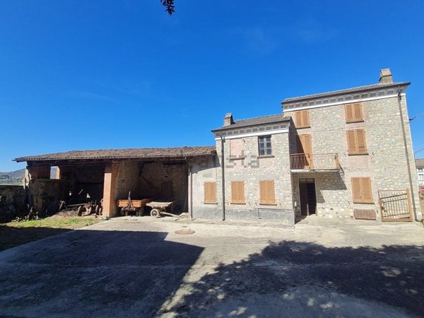 casa indipendente in vendita a Montesegale in zona Sanguignano