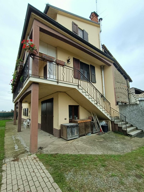 casa indipendente in vendita a Monticelli Pavese