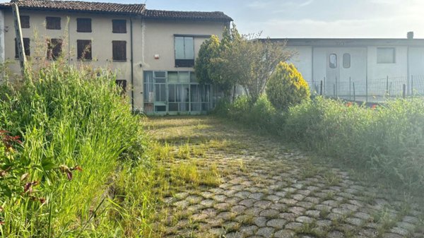 casa indipendente in vendita a Montù Beccaria in zona Costa Montefedele