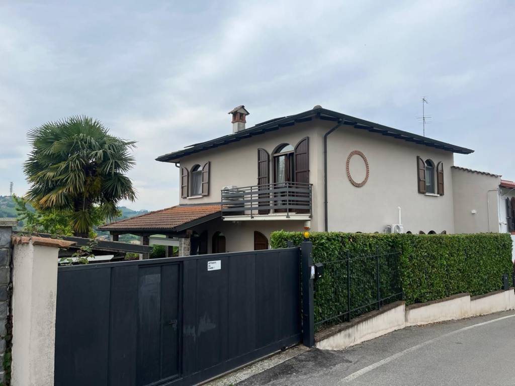 casa indipendente in vendita a Montù Beccaria in zona Casa Bianca