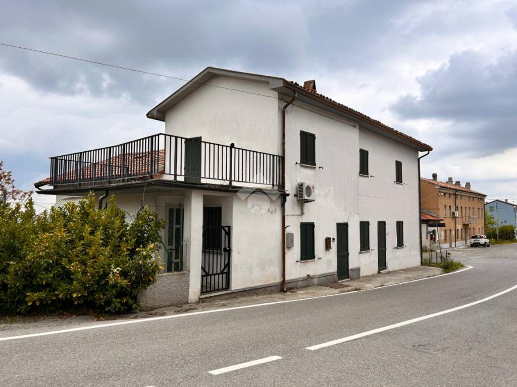 appartamento in vendita a Montù Beccaria in zona Poggiolo