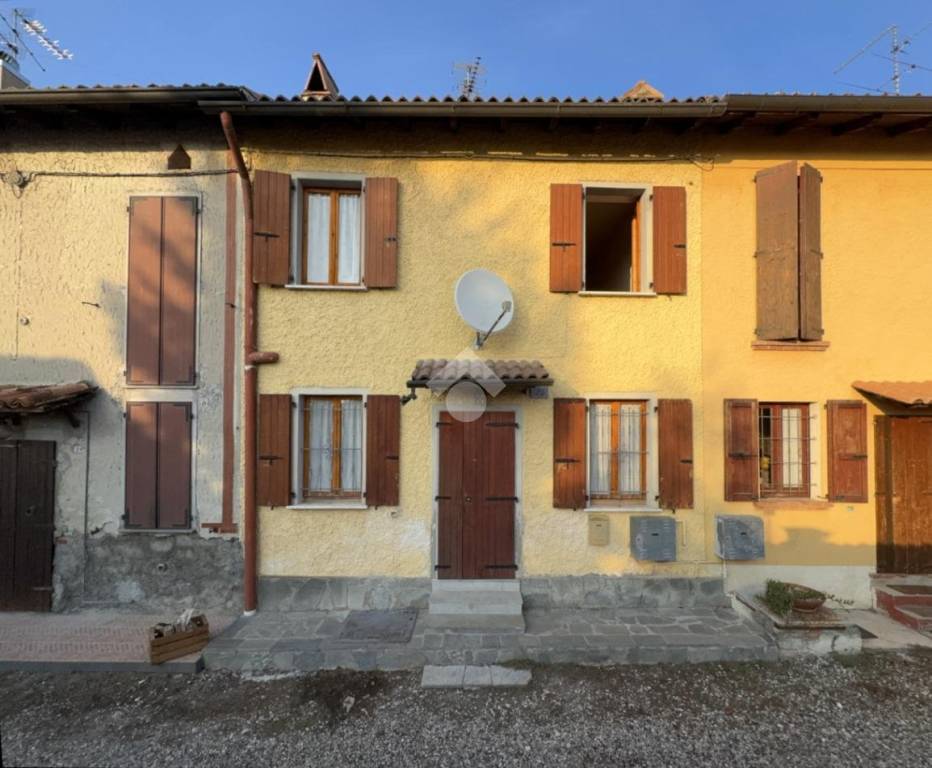 casa indipendente in vendita a Montù Beccaria in zona Costa Montefedele