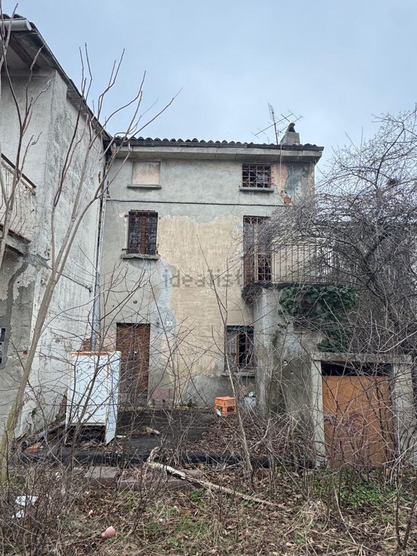 quadrivano in vendita a Montù Beccaria in zona Poggiolo